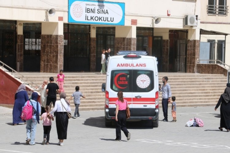 Doğum g&uuml;n&uuml; pastasından yiyen 15 &ouml;ğrenci, hastanelik oldu!