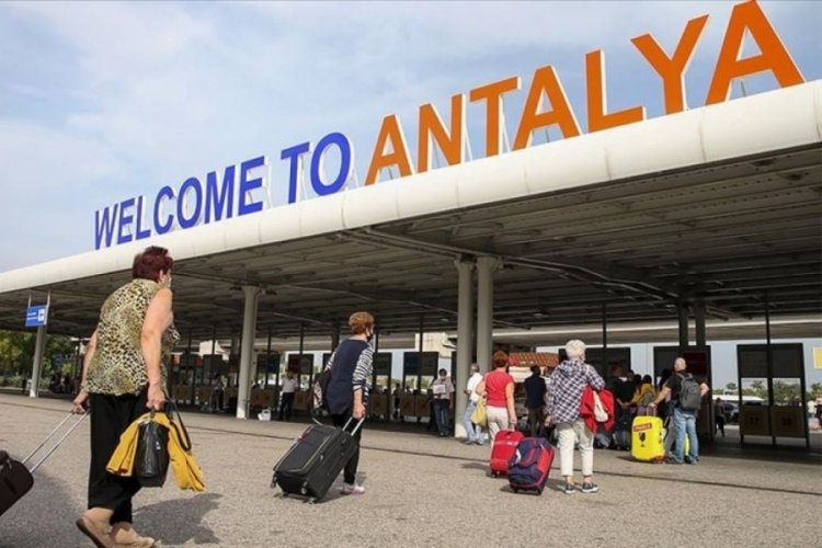 Antalya Havalimanı'nda aynı anda iki rekor 