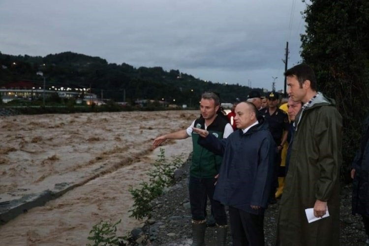 Artvin'de Kapisre Deresi &ccedil;evresindeki sanayi sitesi ve yurt tedbir ama&ccedil;lı boşaltıldı