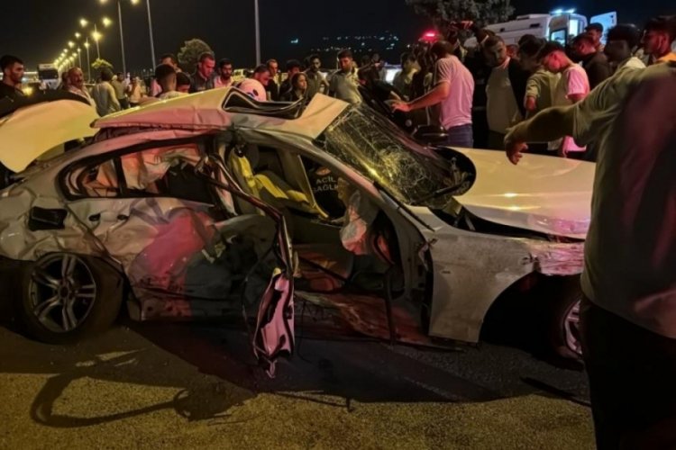 Batman'da yarıştıkları iddia edilen iki otomobil &ccedil;arpıştı: 1 &ouml;l&uuml;, 3 yaralı