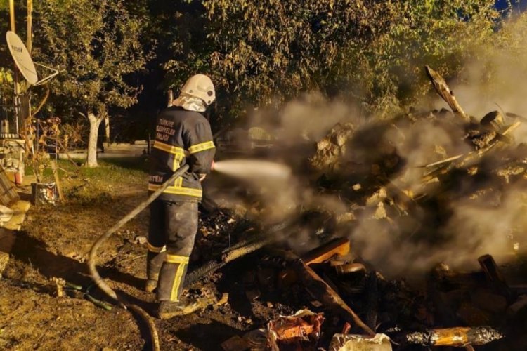 &Ccedil;orum'da alevlere teslim olan tandır evi k&uuml;le d&ouml;nd&uuml;