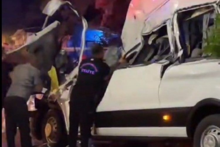 Kahramanmaraş'ta kamyon ile minib&uuml;s &ccedil;arpıştı: 1 &ouml;l&uuml;, 2 yaralı