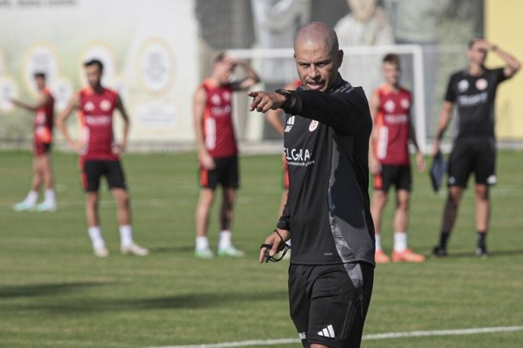 Alex de Souza i&ccedil; sahada rakiplerini korkutuyor