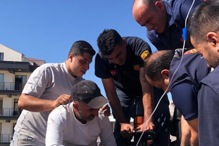 Van'da Ayağı har&ccedil; karma makinesine sıkışan &ccedil;alışan itfaiye tarafından kurtarıldı