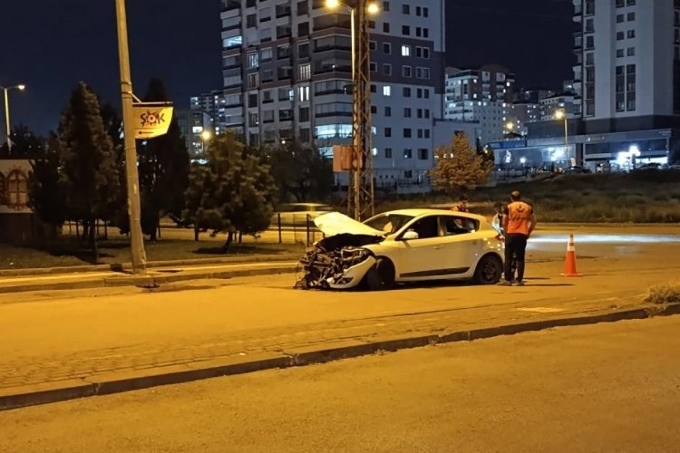 Ankara'da otomobil ile dolmuş &ccedil;arpıştı: 4 yaralı