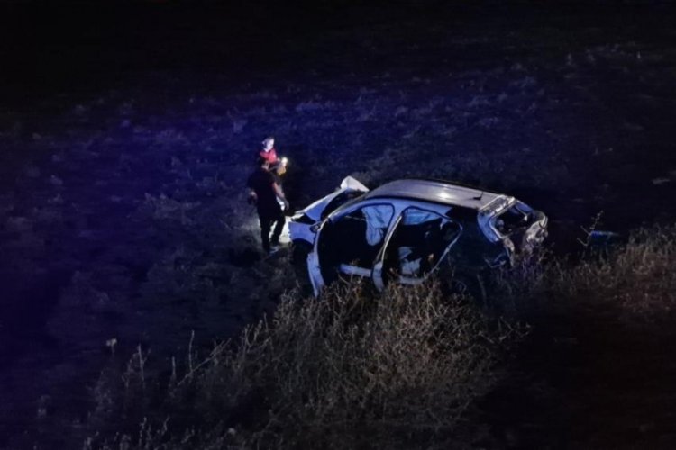 &Ccedil;orum'da ağaca &ccedil;arpan otomobil takla attı, s&uuml;r&uuml;c&uuml; &ouml;l&uuml;mden d&ouml;nd&uuml;