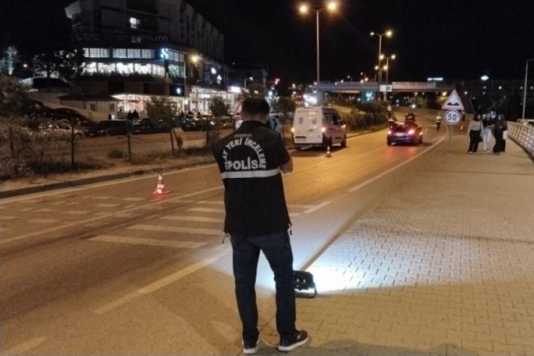 Karab&uuml;k'te yolun karşısına ge&ccedil;en 11 yaşındaki &ccedil;ocuğa otomobil &ccedil;arptı