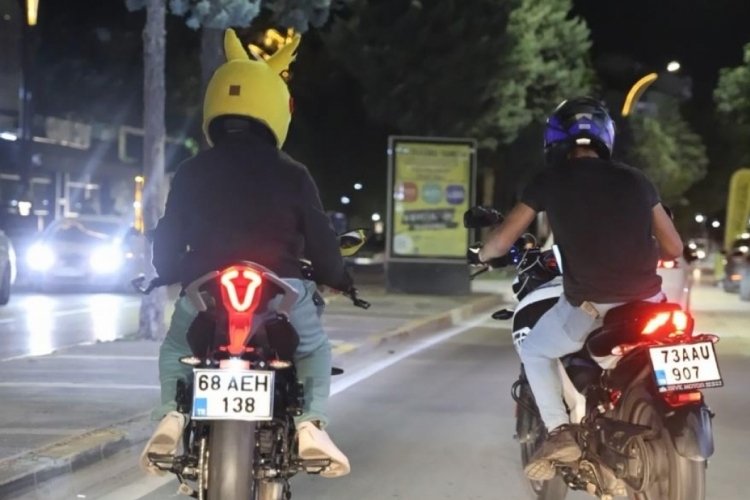 Motosikletli trafik magandaları kamerada