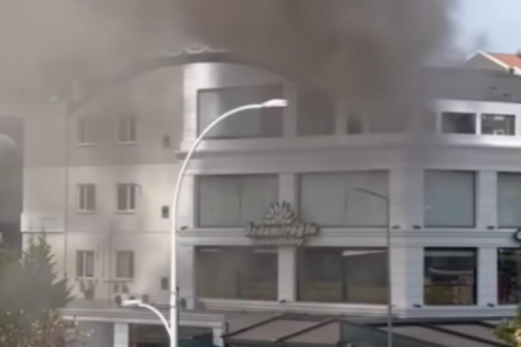 Bursa'da &Ouml;zdemiroğlu Baklava ve Kebap Restoranı'nda dumanlar y&uuml;kseldi!