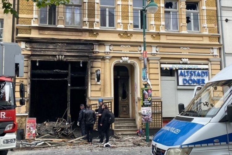 Almanya'da 2 T&uuml;rk'&uuml;n &ouml;ld&uuml;ğ&uuml; yangında kundaklama ş&uuml;phesiyle soruşturma a&ccedil;ıldı!