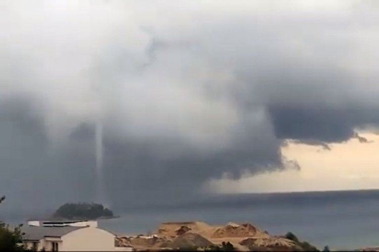 Giresun'da denizde çıkan devasal hortum kameraya yansıdı!