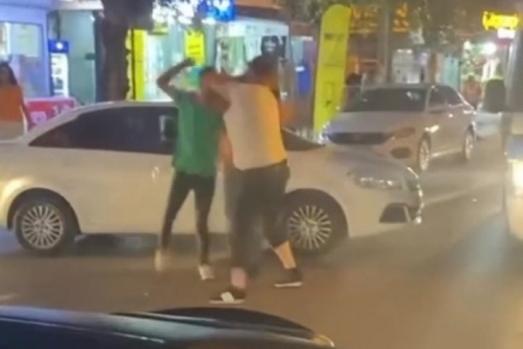 Bursa'da yol verme kavgasında yumruklar konuştu