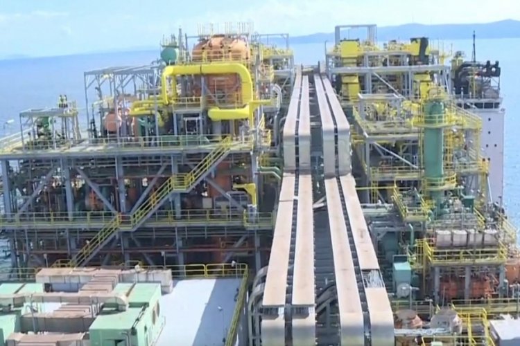 Türkiye'nin ilk yüzer doğal gaz üretim platformu karşılandı 