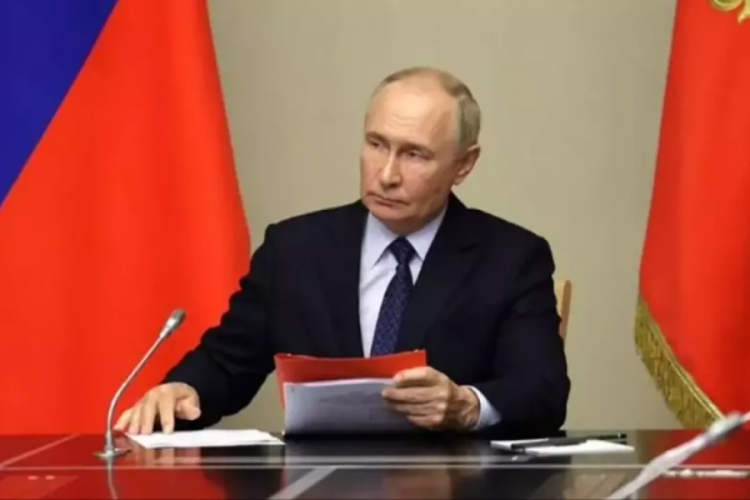 Putin, Ruslardan iş yerinde mola saatlerinde cinsel ilişkiye girmelerini istedi! 