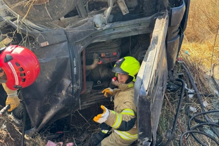 Balıkesir'de kamyon şarampole u&ccedil;tu 1 kişi yaralandı
