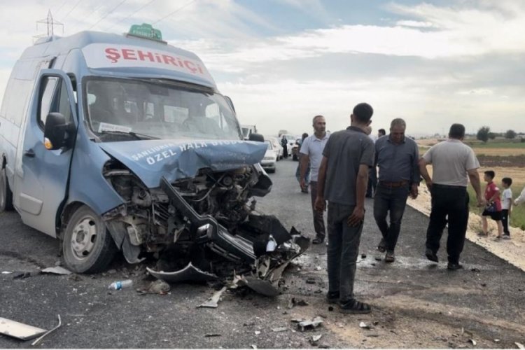 Şanlıurfa'da d&uuml;ğ&uuml;n yolunda kaza: 1 &ouml;l&uuml;, 6 yaralı