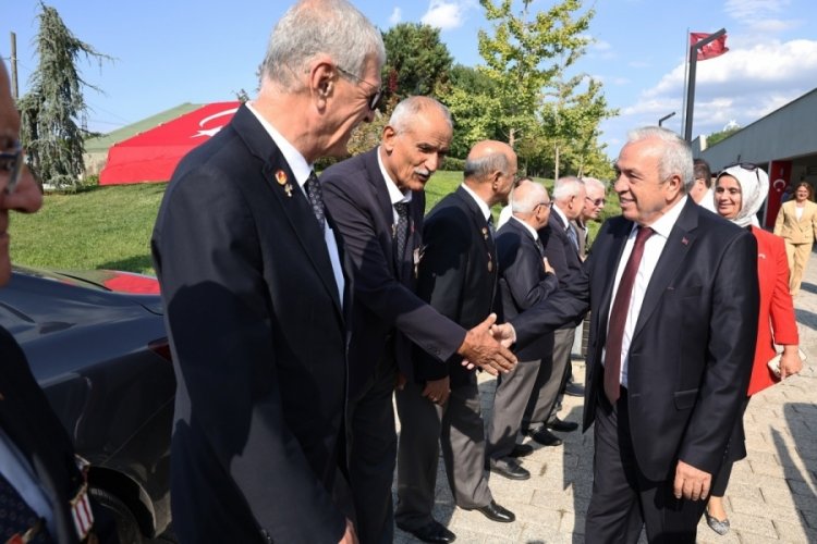 Nil&uuml;fer Belediye Başkanı Şadi &Ouml;zdemir'den Gaziler G&uuml;n&uuml;'nde anlamlı ziyaret