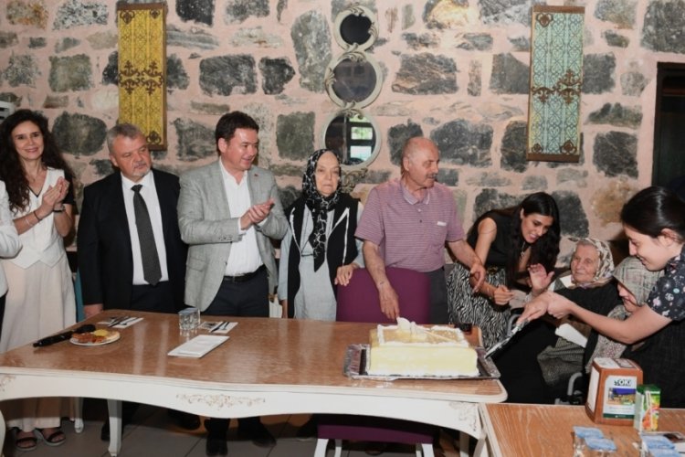 Osmangazi Belediyesi Alzheimer G&uuml;n&uuml;'n&uuml; unutmadı