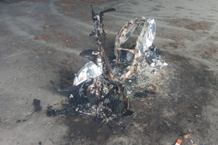 Bursa'da şarj i&ccedil;in telefonu bağladığı motosiklet k&uuml;le d&ouml;nd&uuml;!