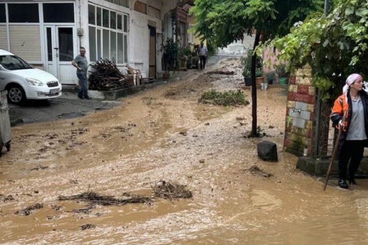 Giresun'da sağanak yağış hayatı fel&ccedil; etti!
