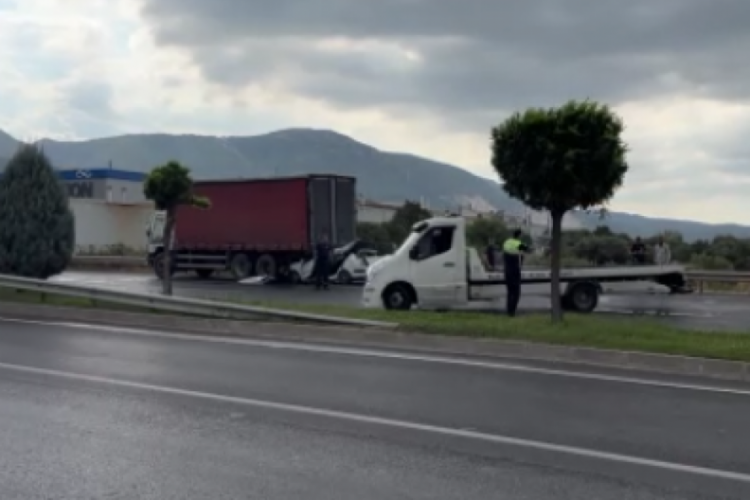 Hurdaya d&ouml;nen ara&ccedil;tan sağ &ccedil;ıktı