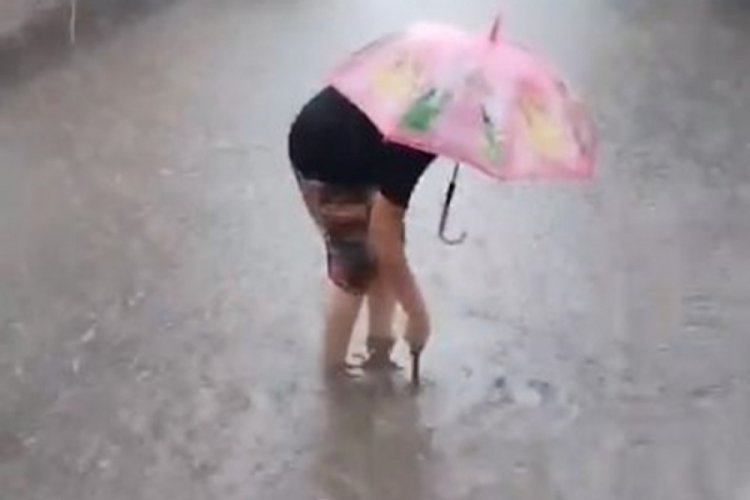Adana'yı sağanak vurdu: Yollar g&ouml;le d&ouml;nd&uuml;
