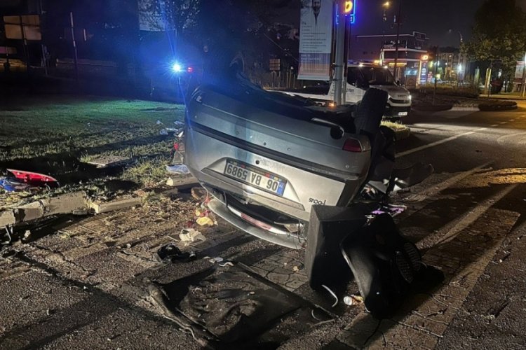 Otomobil ters d&ouml;nd&uuml;: Yaralılar var!