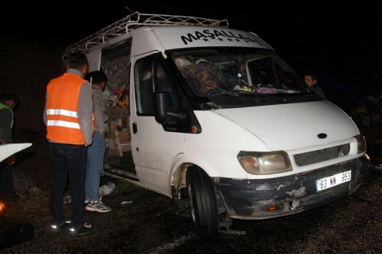 Tarım iş&ccedil;ilerini taşıyan minib&uuml;s devrildi: &Ouml;l&uuml;mden d&ouml;nd&uuml;ler!