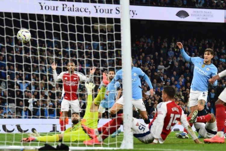 Manchester City, Arsenal karşısında son dakikada 1 puan aldı