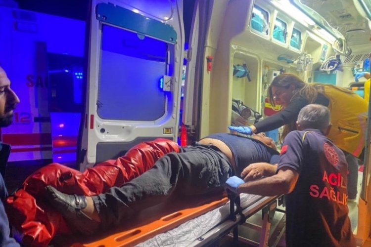 Adıyaman'da iki hafif ticari ara&ccedil; &ccedil;arpıştı: 3 yaralı