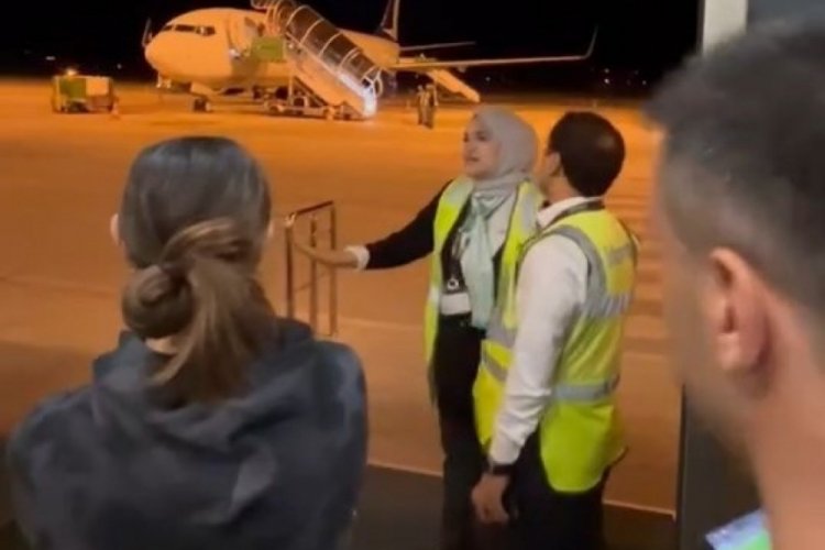 A Jet pilotu "U&ccedil;uş s&uuml;rem doldu" dedi, mağdur olan yolcular isyan etti
