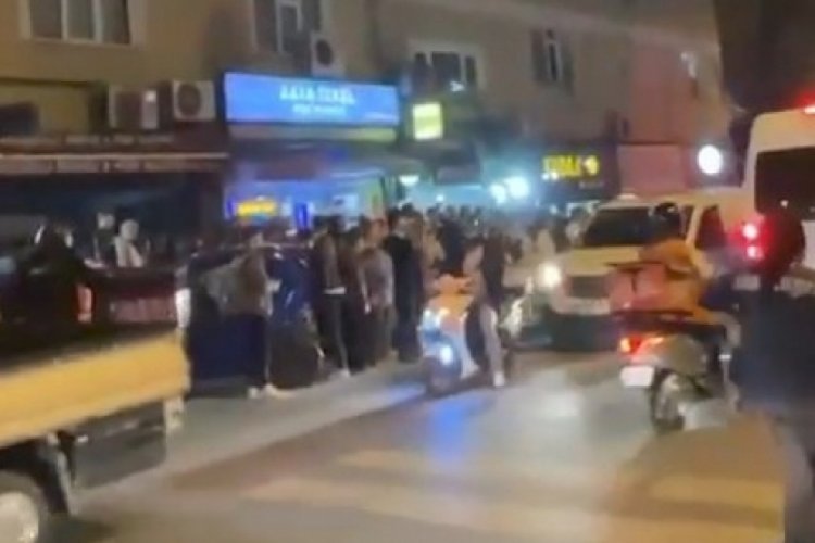 Şehit polis Şeyda Yılmaz'ın şehit edildiği yere karanfiller bıraktı