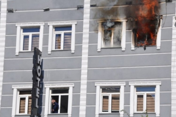 7 katlı otelde yangın paniği!