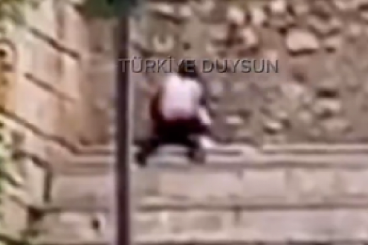 Bursa'da Tophane Surları'ndaki m&uuml;stehcen g&ouml;r&uuml;nt&uuml;ler sonrası 3 g&ouml;zaltı