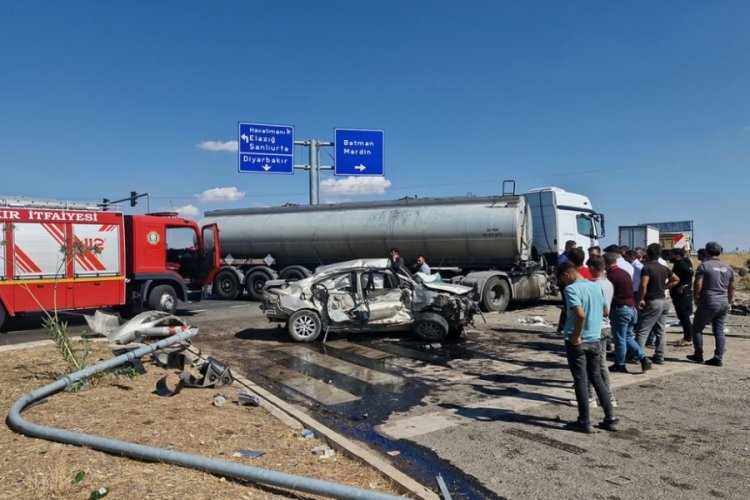 Tanker otomobile &ccedil;arptı! 2'si ağır 4 yaralı