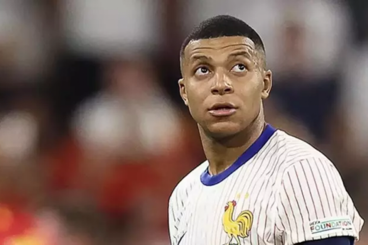 Real Madrid'e Kylian Mbappe'den k&ouml;t&uuml; haber!