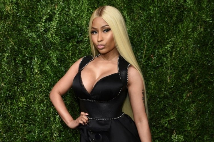 Nicki Minaj kendi fotoğrafçısına tekme attı!