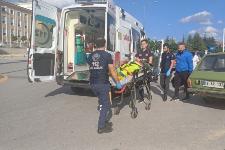 Otomobil ve motosiklet &ccedil;arpıştı: 2 yaralı