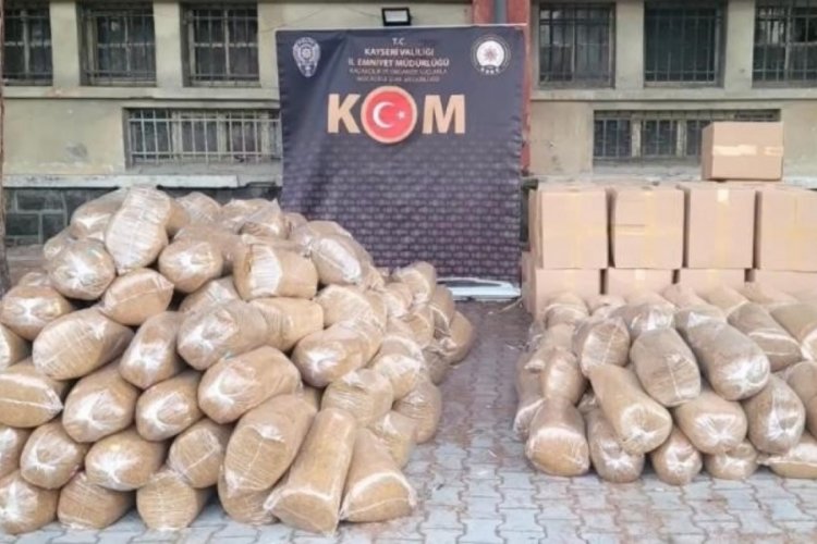 Kamyonetlerden 2 ton ka&ccedil;ak t&uuml;t&uuml;n &ccedil;ıktı: 2 g&ouml;zaltı