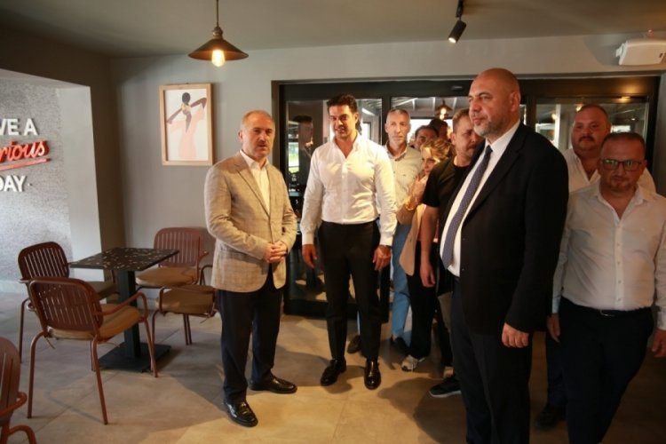 Mehmet Din&ccedil;erler Bursa'da kendi markasının a&ccedil;ılışına katıldı!