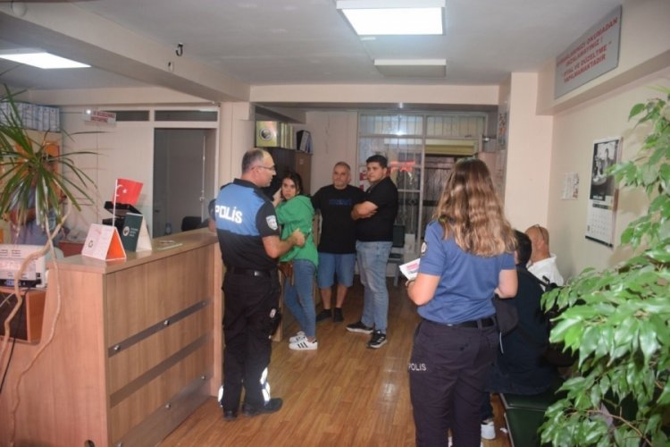 Bursa Gemlik'te polis dolandırıcılık olaylarına karşı vatandaşı bilgilendirdi