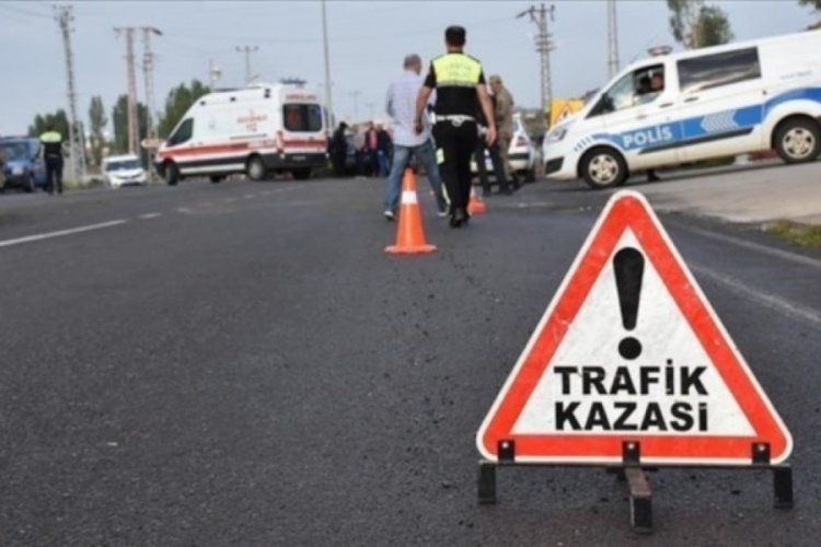 Erzincan'da feci kaza! 3 &ouml;l&uuml; 2 ağır yaralı
