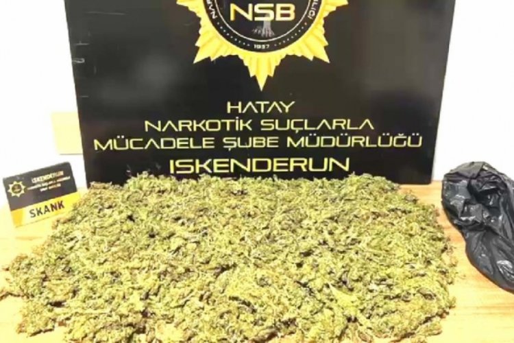 Durdurulan otomobilde 5 kilogram skunk uyuşturucu ele ge&ccedil;irildi