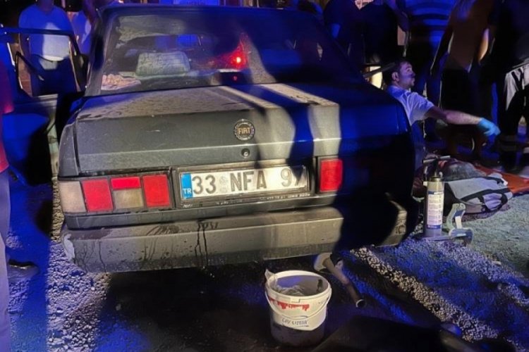 Mersin'de otomobil &ouml;nce yayaya ardından tıra &ccedil;arptı: 2 &ouml;l&uuml;, 1 yaralı