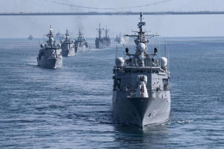 İstanbul Boğazı'nda zafer ge&ccedil;işi