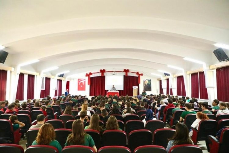 Bursa İneg&ouml;l'de gen&ccedil;ler şehir y&ouml;netimine yardımcı oluyor