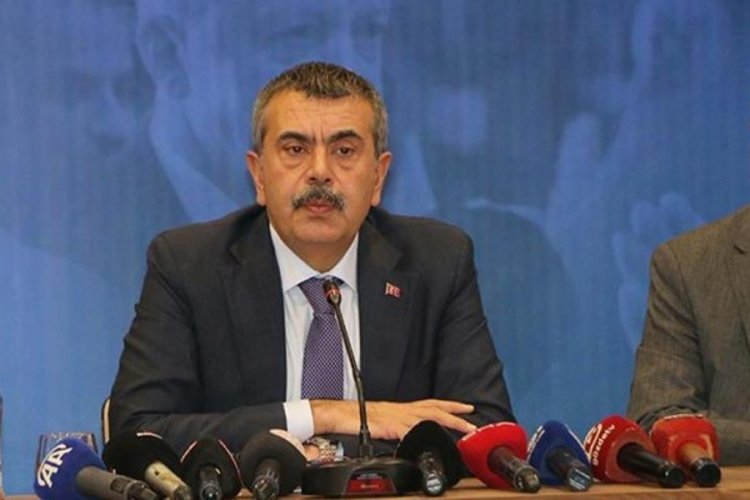Bakan Tekin: &Ccedil;ocuklarımıza bilgi y&uuml;klemenin gereği yok