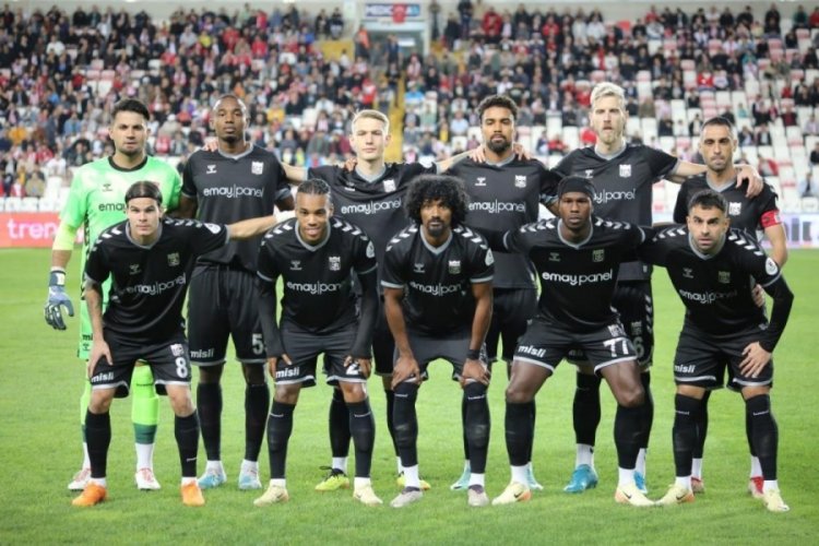 Sivasspor, şehit polis memuru Şeyda Yılmaz i&ccedil;in ma&ccedil;a siyah forma ile &ccedil;ıktı