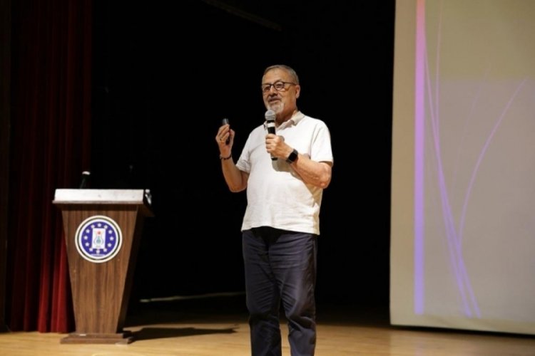 Prof. Dr. Naci G&ouml;r&uuml;r'den 'depreme hazırlık konusunda sahaya inin' &ccedil;ağrısı