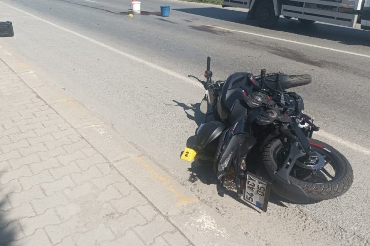 Sakarya'da kaza! Motosikletli gen&ccedil; kız feci şekilde can verdi